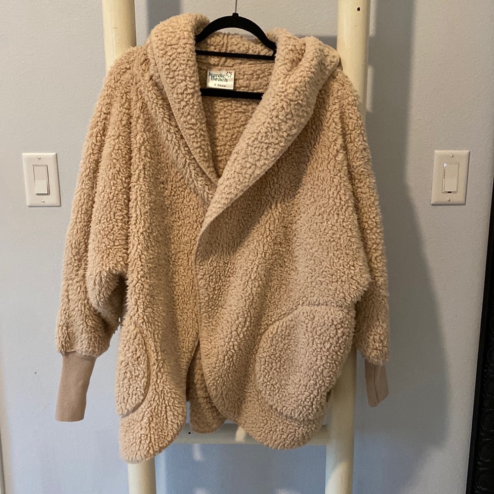 Fluffy Beige nordic beach jacket